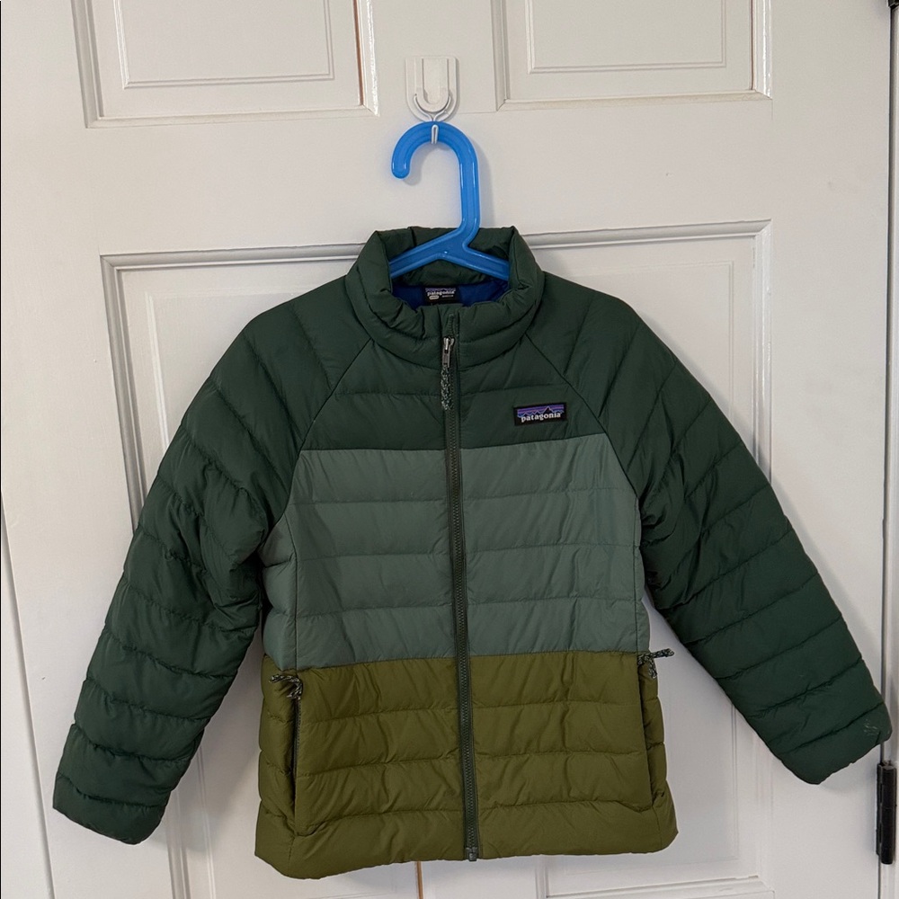 Patagonia Boy's Two-Tone Green Lightweight Down Jacket (size XS 5/6 yr)